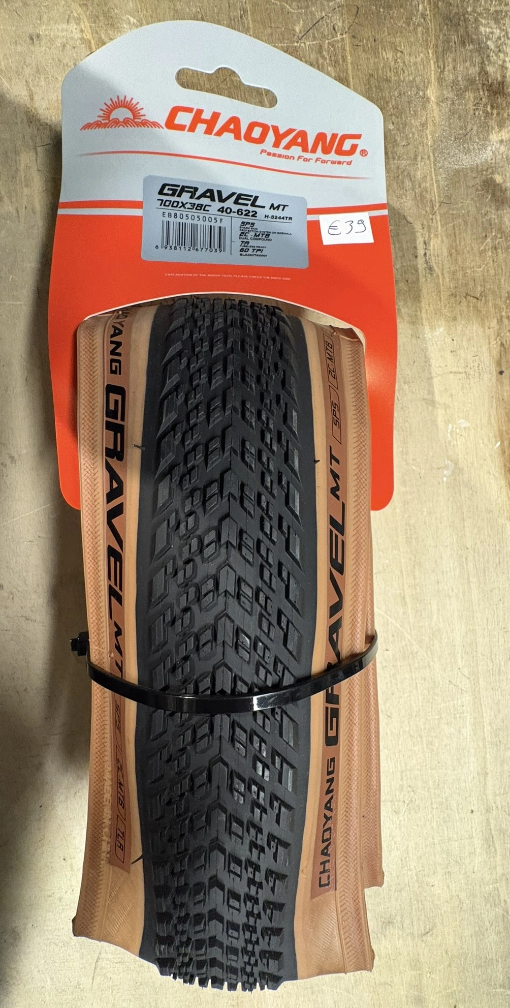 Chao Yang 700x38 Gravel Mt Nero-para